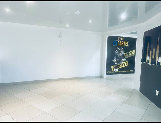 3,501M² BUSINESS TO LET IN MONDEOR